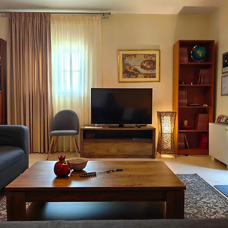 Eleni'S Holiday Home Каламата Екстериор снимка