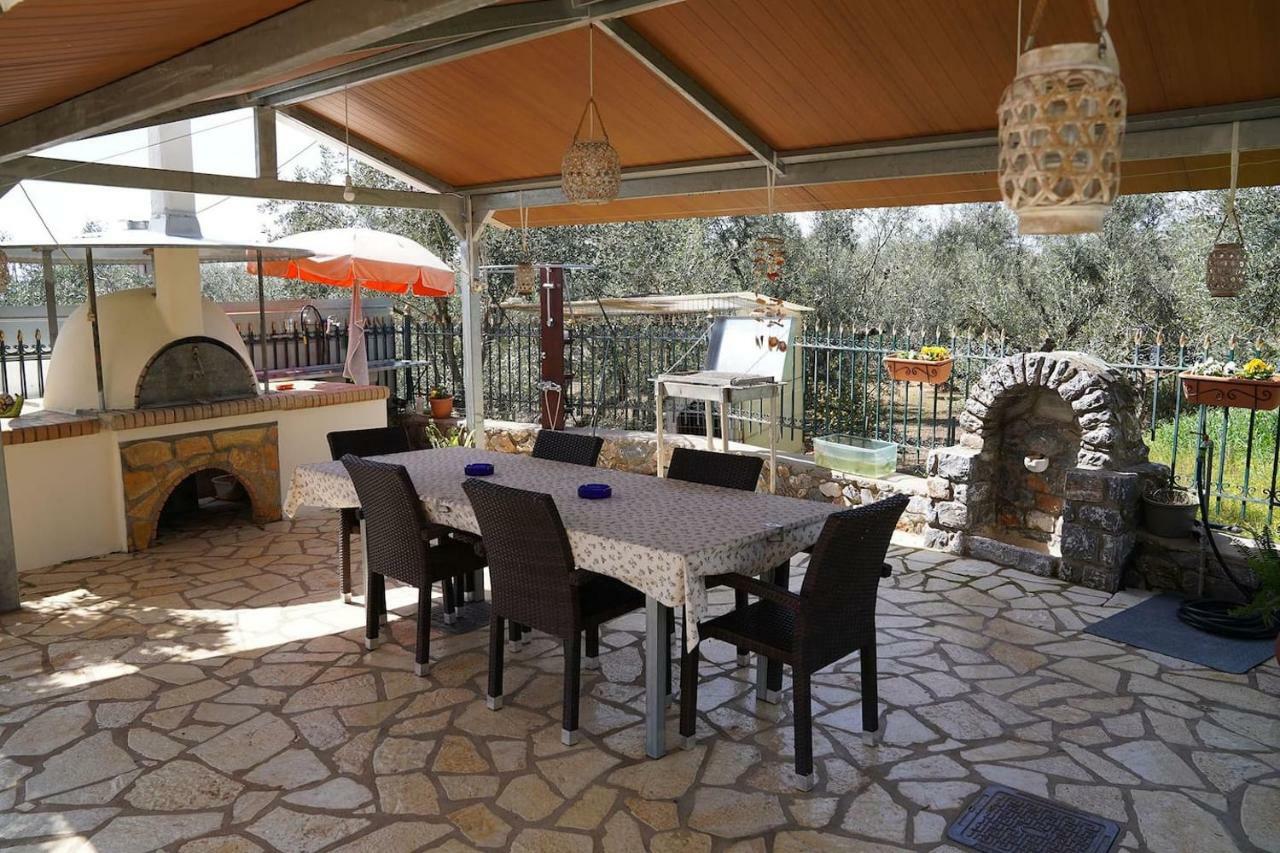 Eleni'S Holiday Home Каламата Екстериор снимка