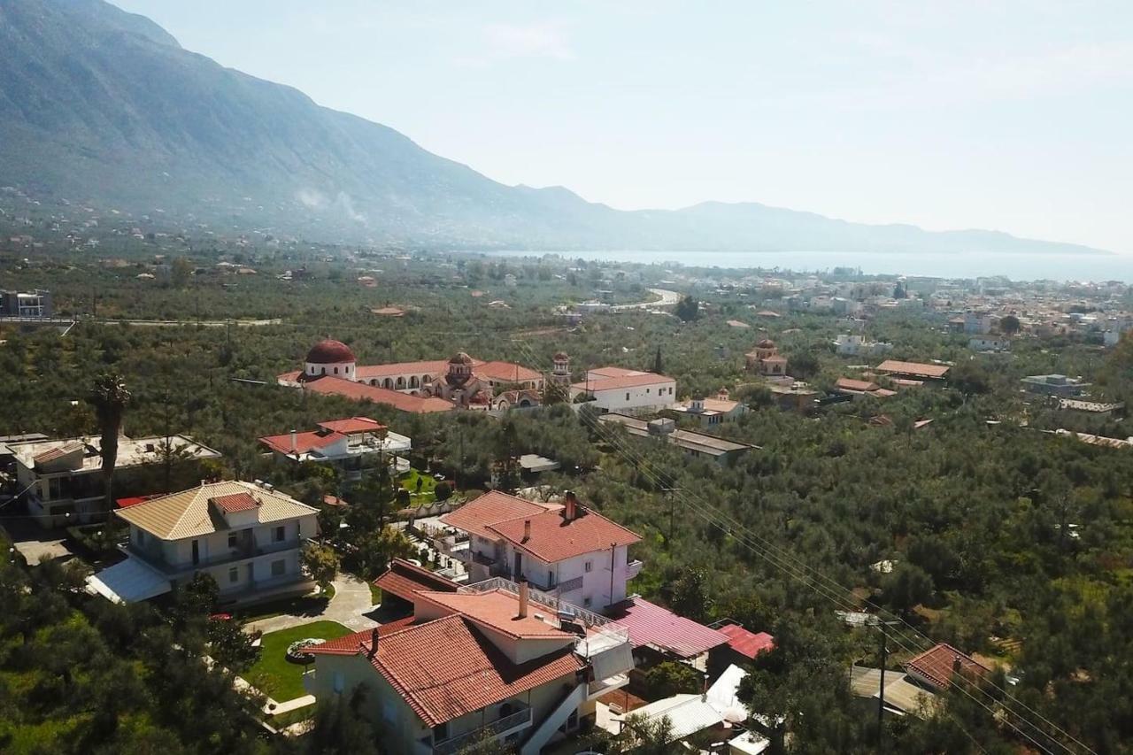 Eleni'S Holiday Home Каламата Екстериор снимка